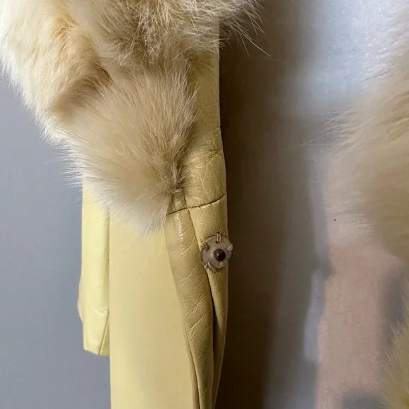 Vintage Yellow Leather Coat with Fur Collar - Picture 13 of 16